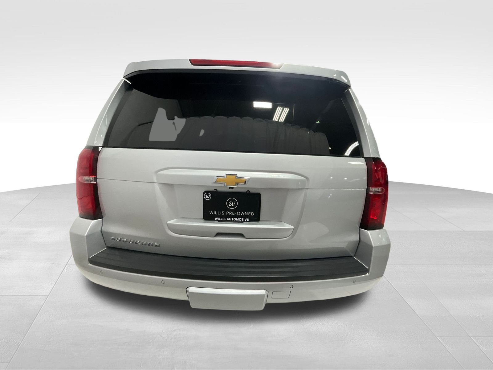 2018 Chevrolet Suburban LT photo 2