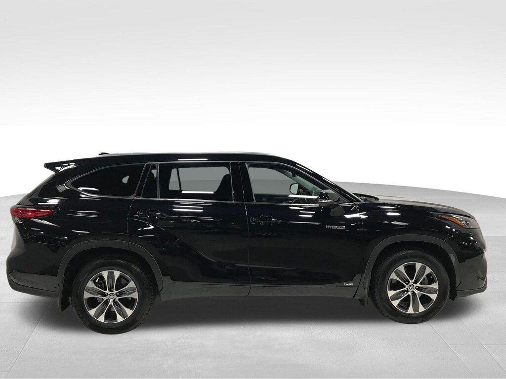Used 2020 Toyota Highlander Hybrid XLE SUV