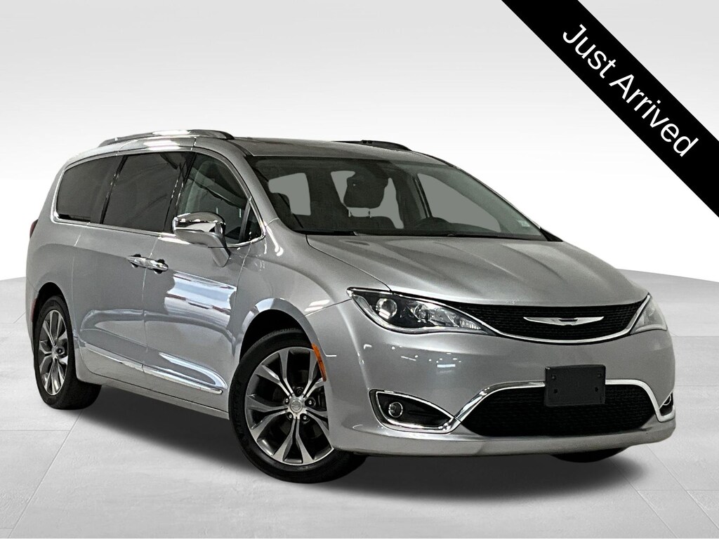 Used 2017 Chrysler Pacifica Limited Minivan/Van