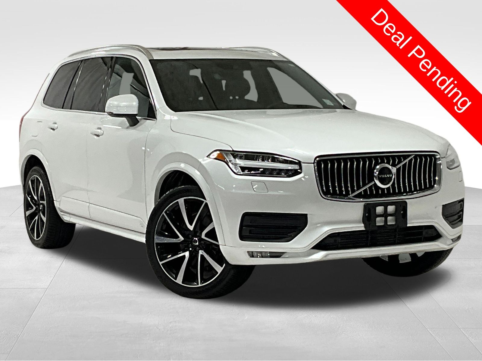 2020 Volvo XC90 Momentum's photo