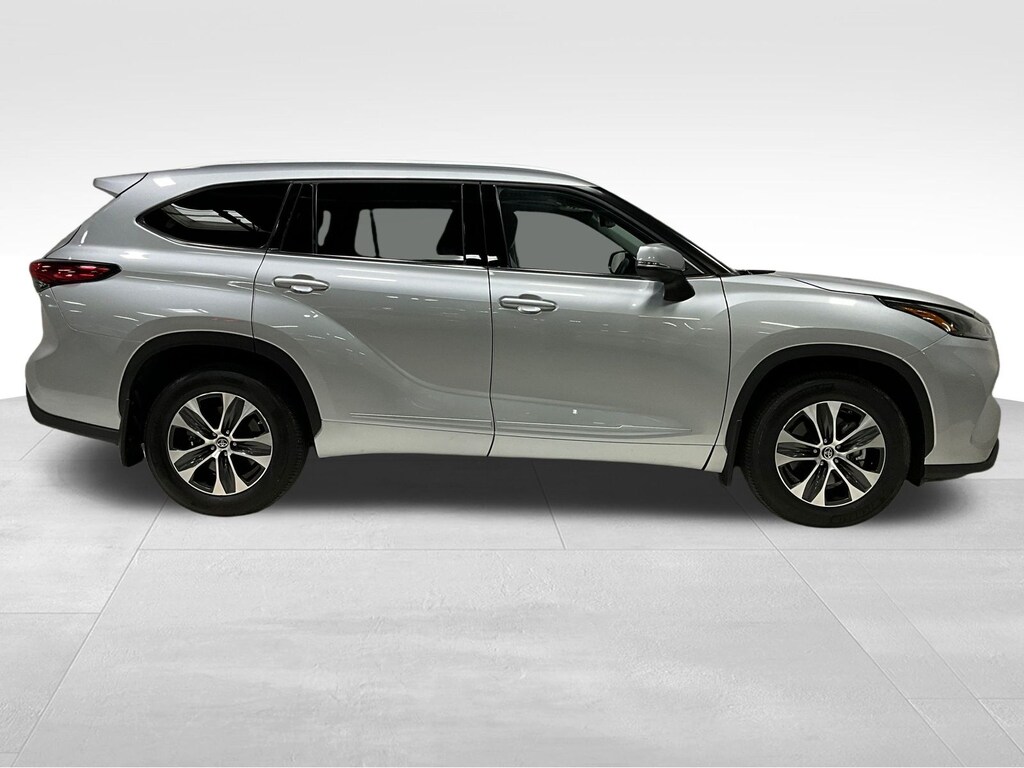 Used 2022 Toyota Highlander XLE SUV