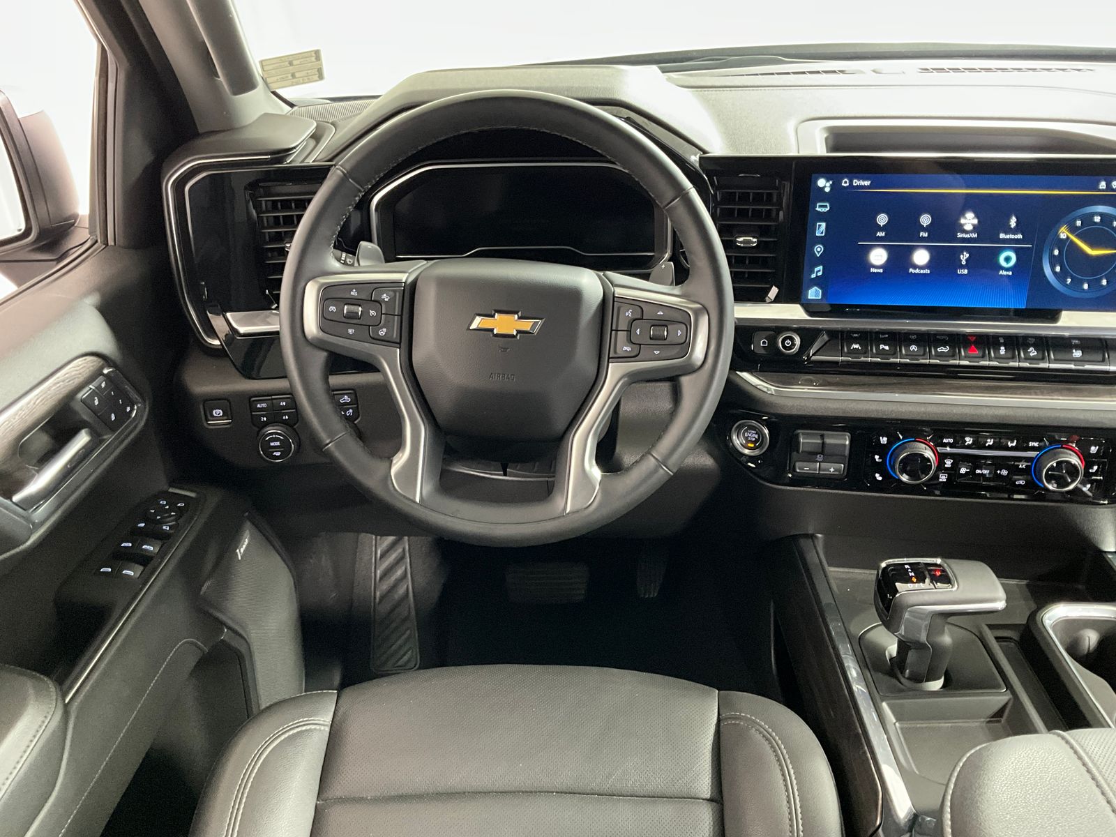 2024 Chevrolet Silverado 1500 LTZ photo 4