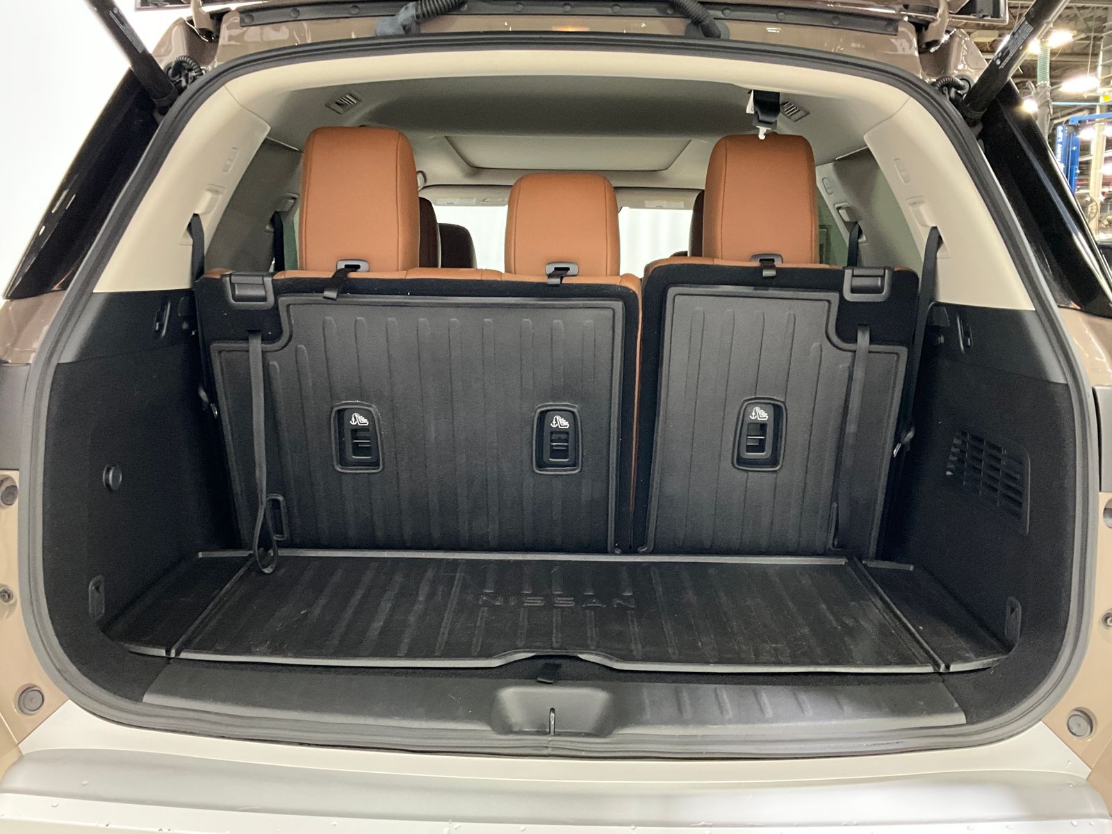 2025 Nissan Pathfinder Platinum - Photo 26