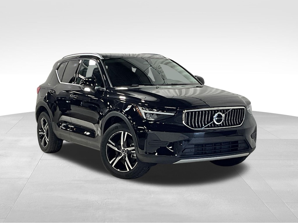 Certified 2025 Volvo XC40 B5 Core SUV