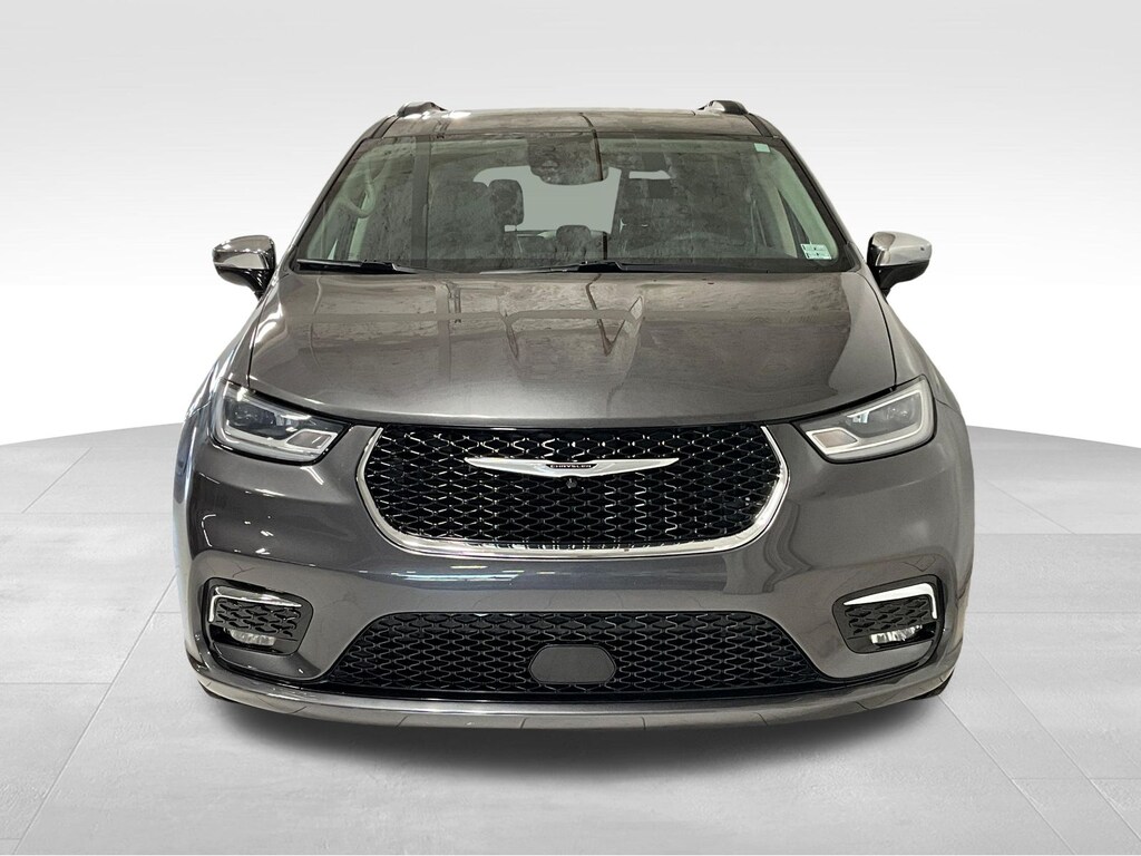 Used 2023 Chrysler Pacifica Limited Minivan/Van