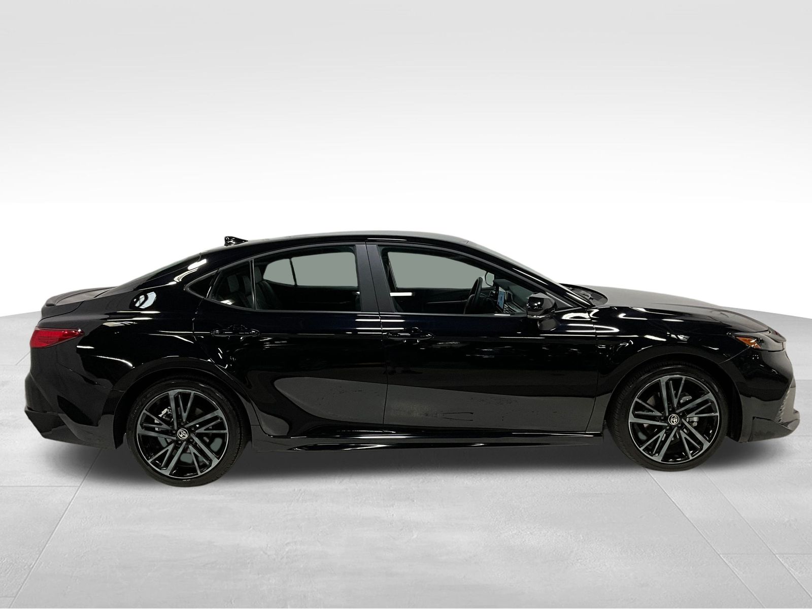 2025 Toyota Camry XSE photo 3