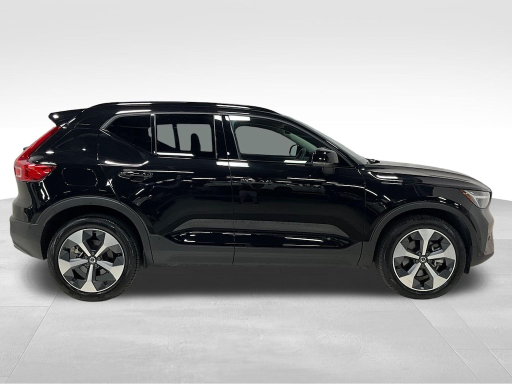Certified 2026 Volvo XC40 B5 Plus SUV