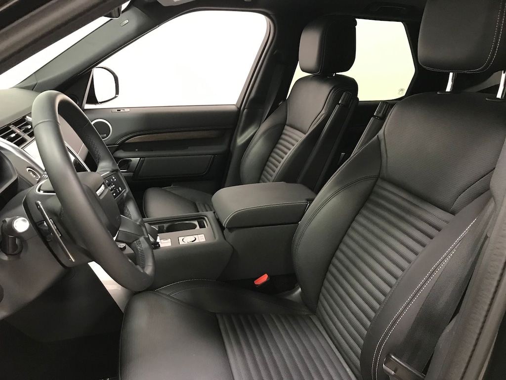 Certified 2025 Land Rover Discovery Dynamic SE SUV