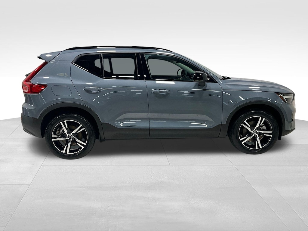 Certified 2023 Volvo XC40 B5 Plus Dark Theme SUV