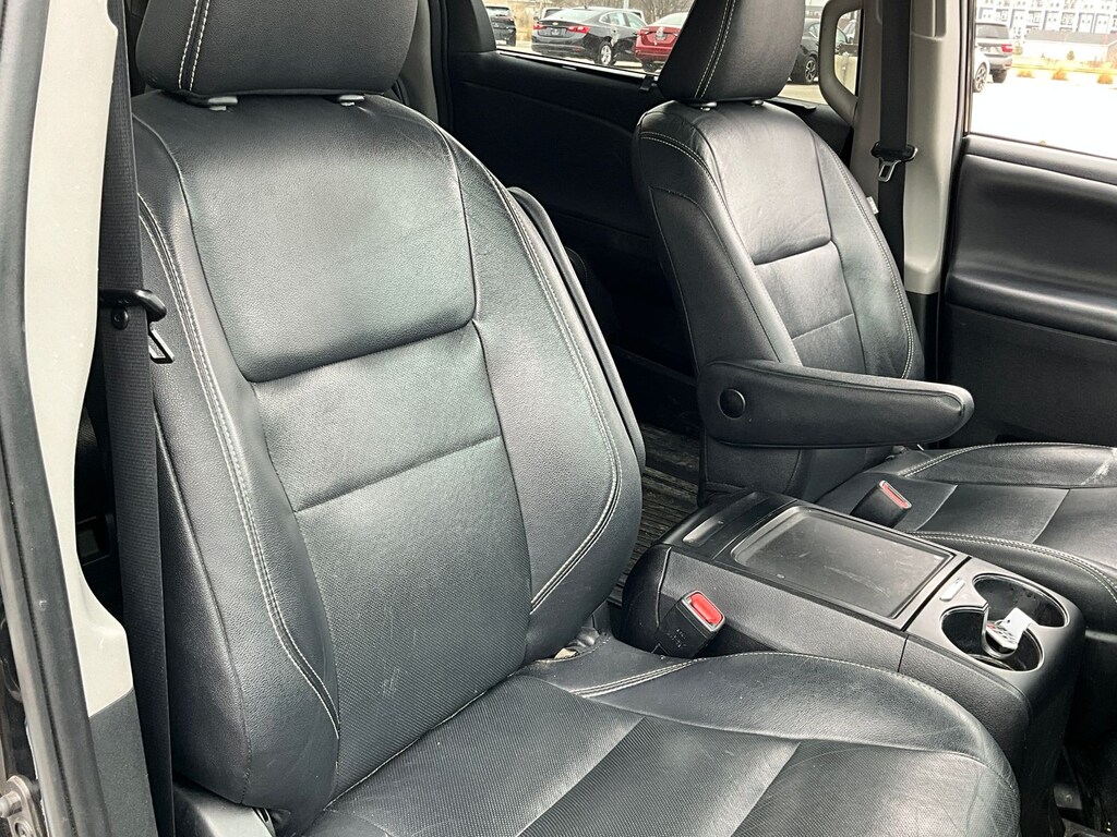 Used 2020 Toyota Sienna SE Minivan/Van