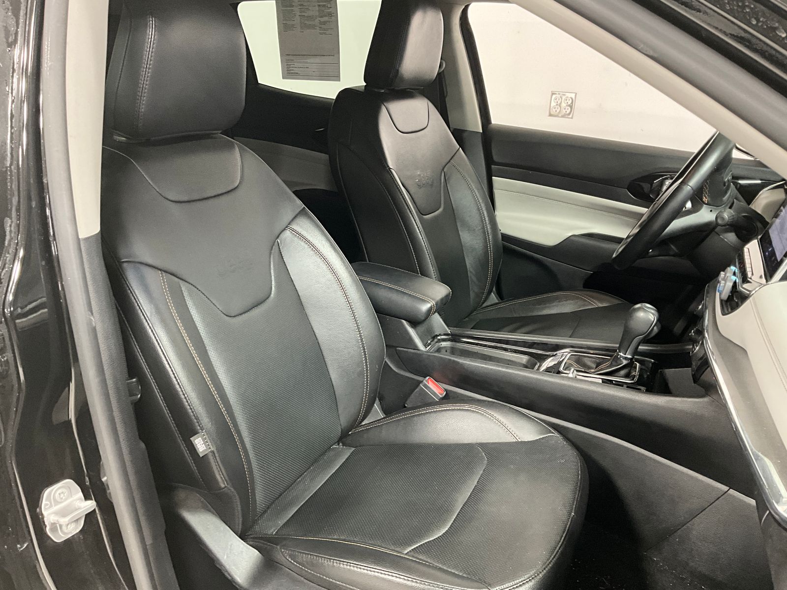 2022 Jeep Compass Limited photo 2