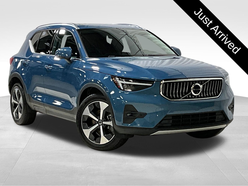 Certified 2025 Volvo XC40 B5 Plus Bright Theme SUV
