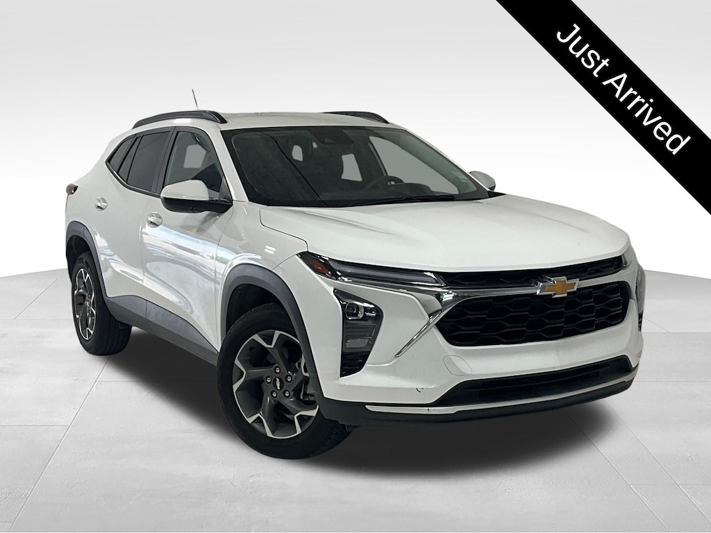 Used 2025 Chevrolet Trax LT SUV