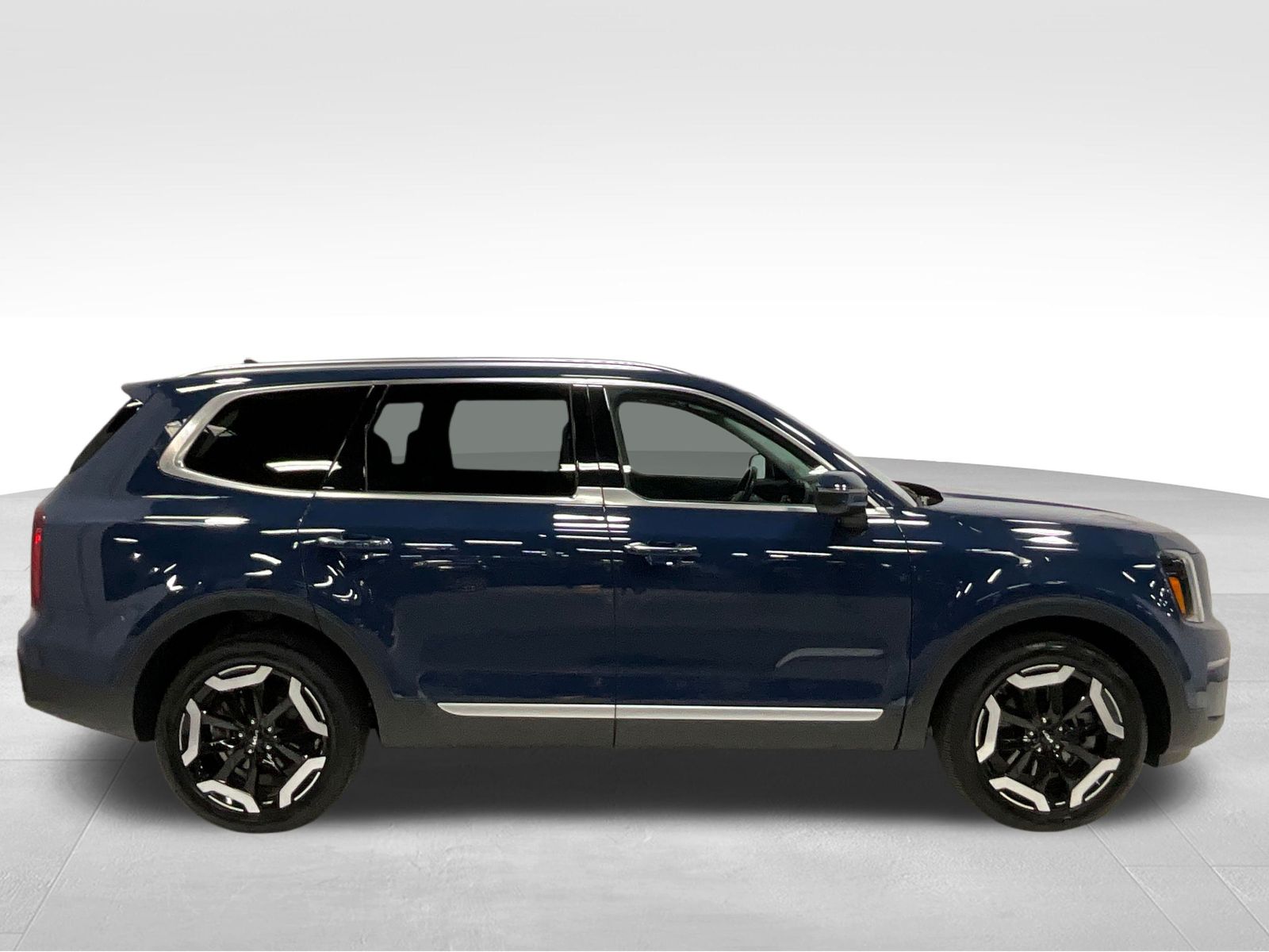 2024 Kia Telluride S photo 3