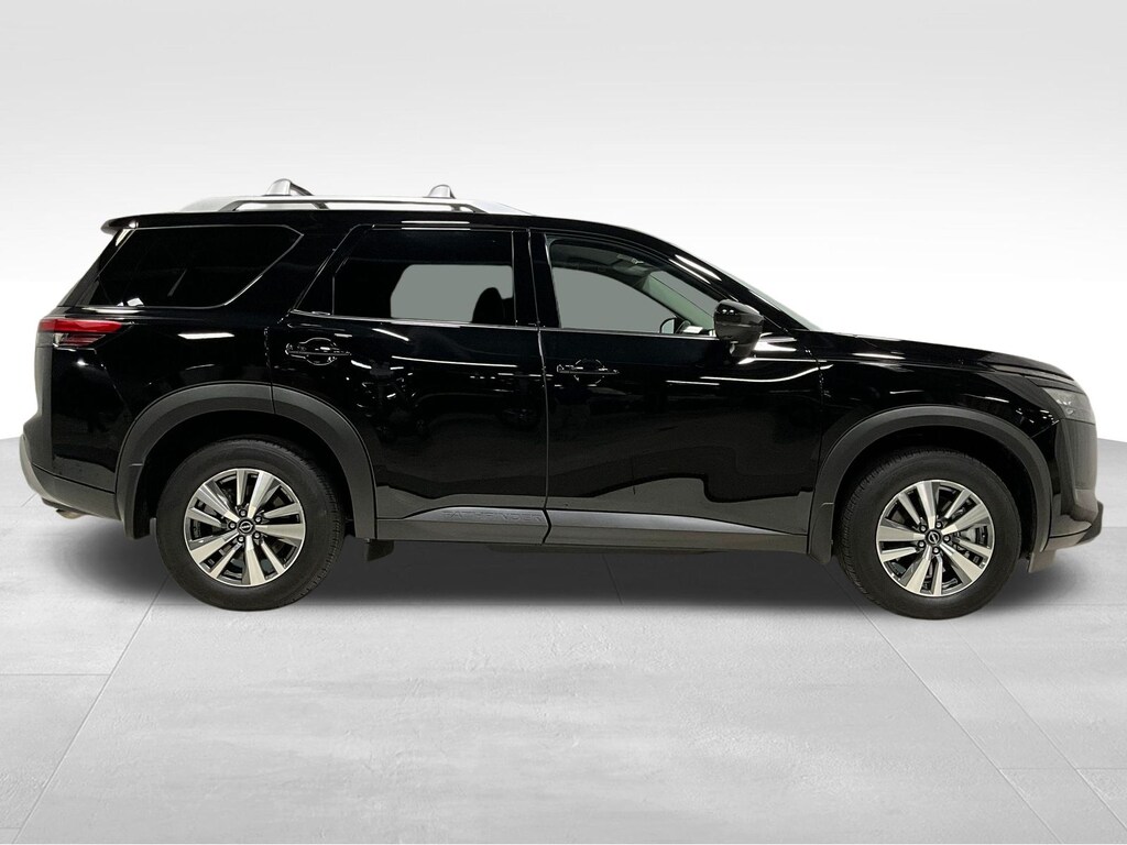 Used 2025 Nissan Pathfinder SL SUV