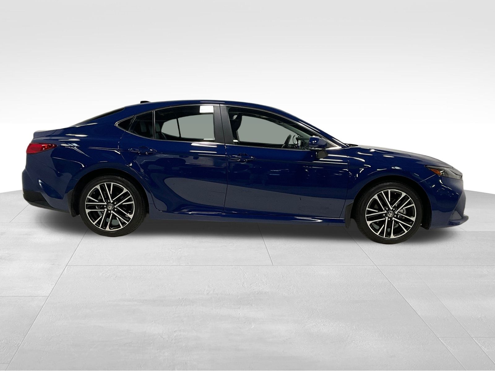 2025 Toyota Camry XLE photo 3