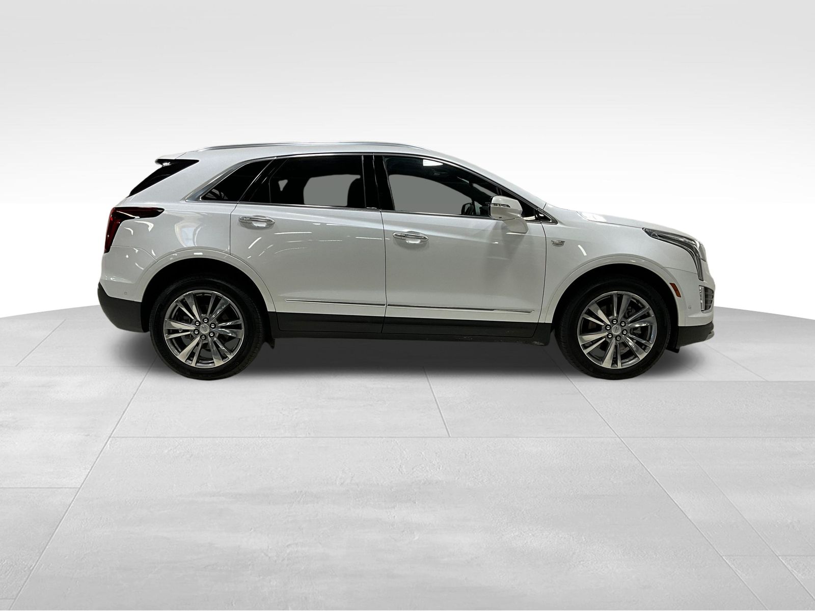 2024 Cadillac XT5 Platinum Premium Luxury photo 2