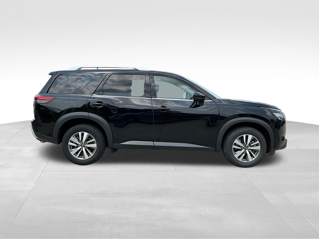 Used 2025 Nissan Pathfinder SL SUV
