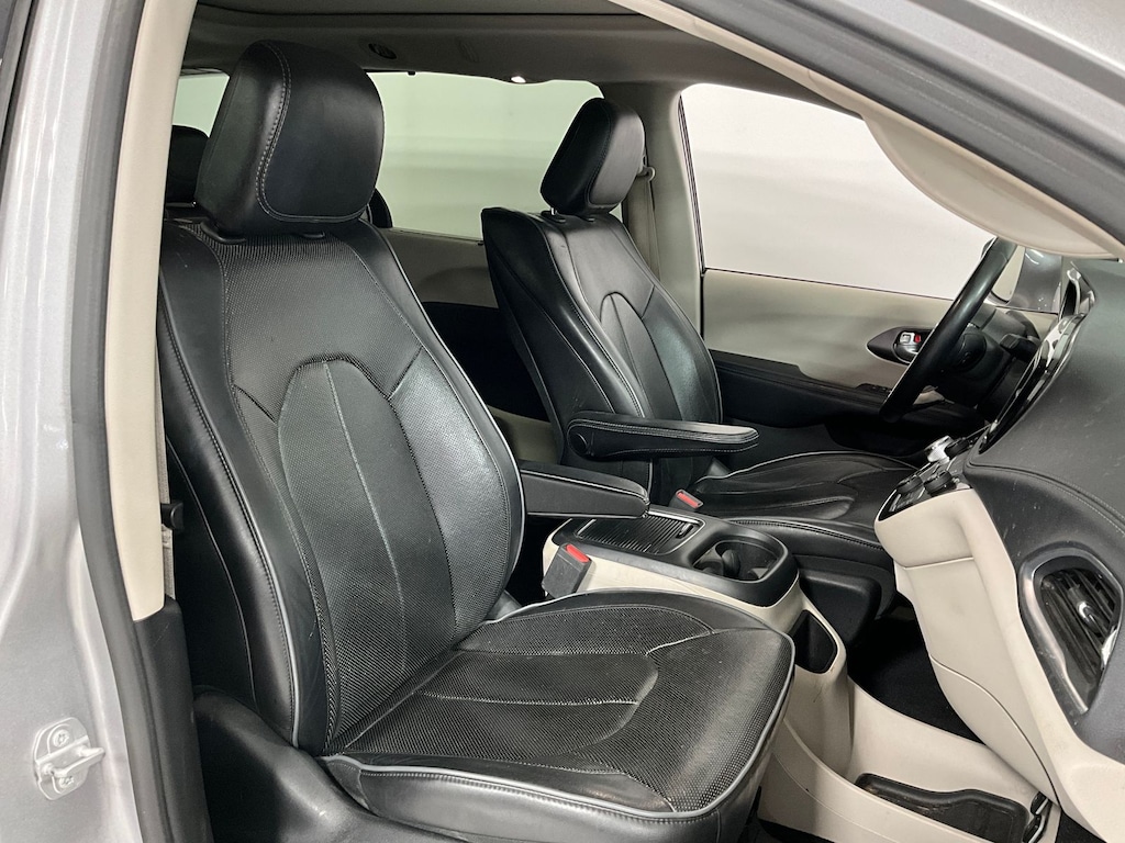 Used 2017 Chrysler Pacifica Limited Minivan/Van