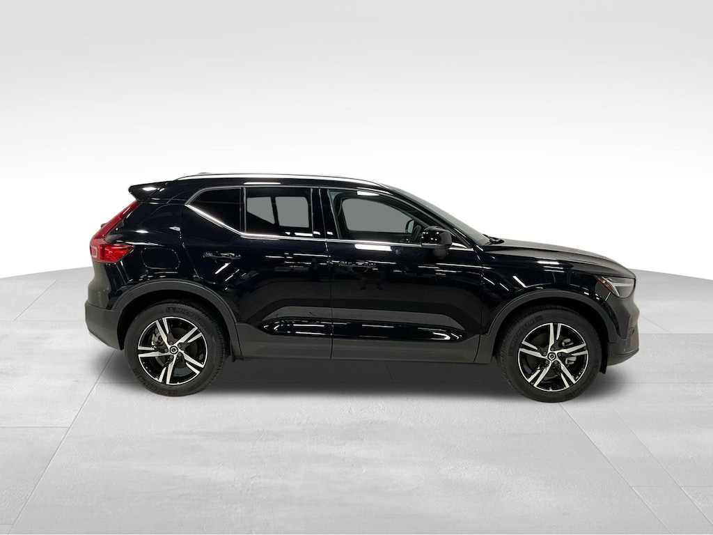 Certified 2025 Volvo XC40 B5 Core SUV