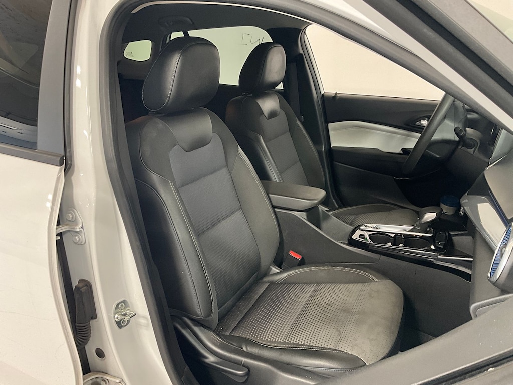 Used 2025 Chevrolet Trax LT SUV