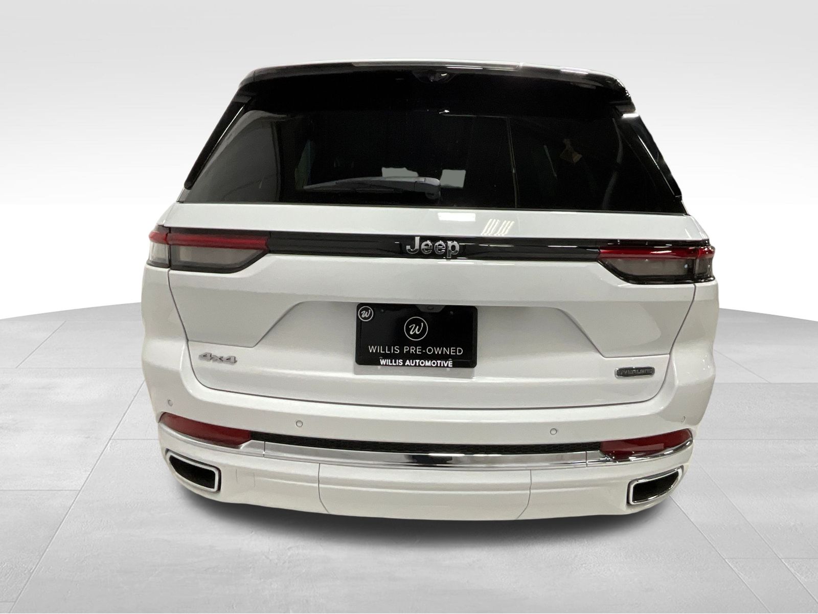 2023 Jeep Grand Cherokee Overland photo 4