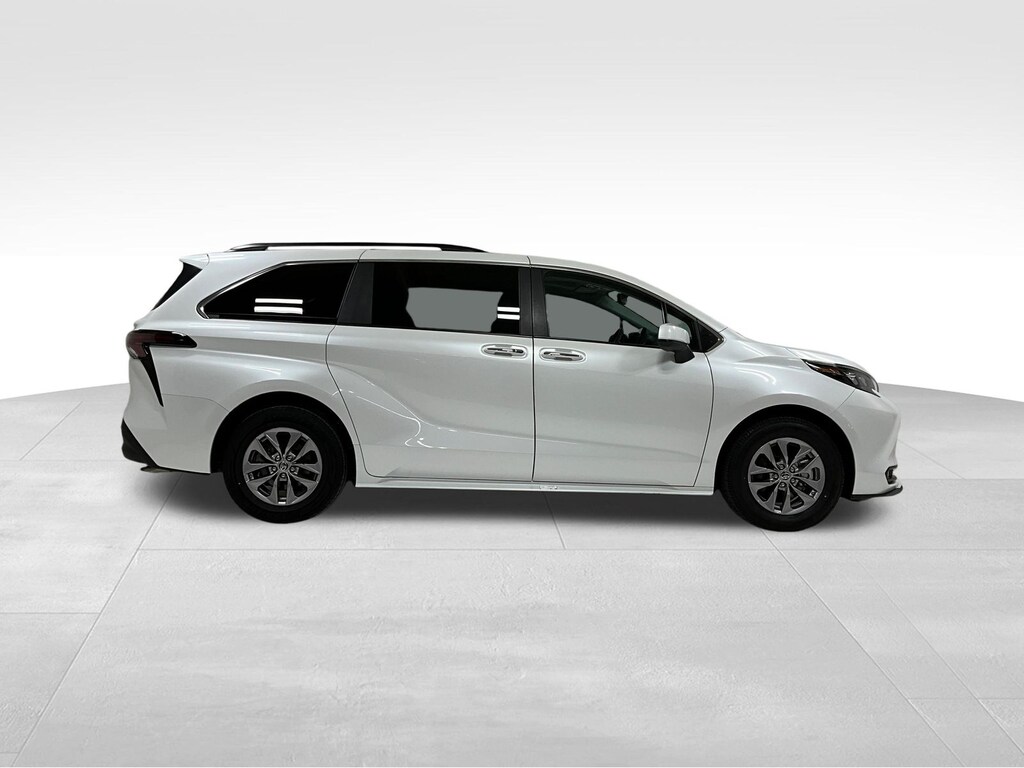 Used 2025 Toyota Sienna XLE Minivan/Van