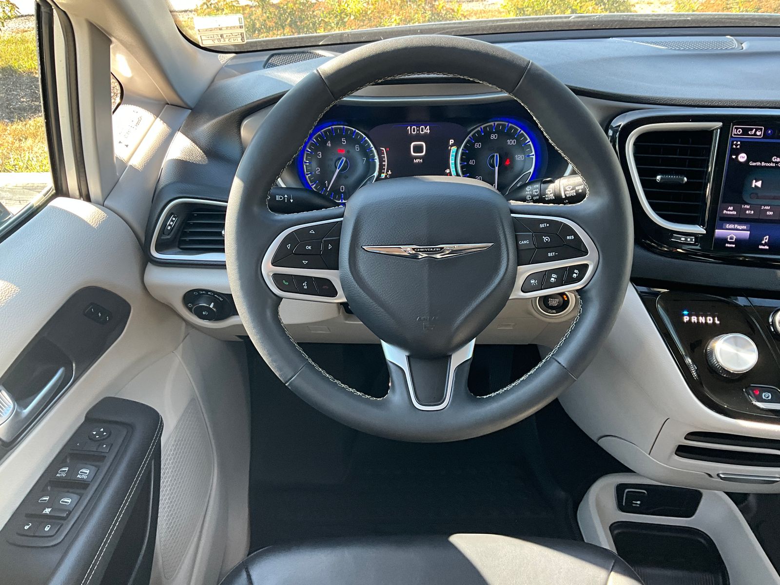 2024 Chrysler Pacifica Touring L photo 4