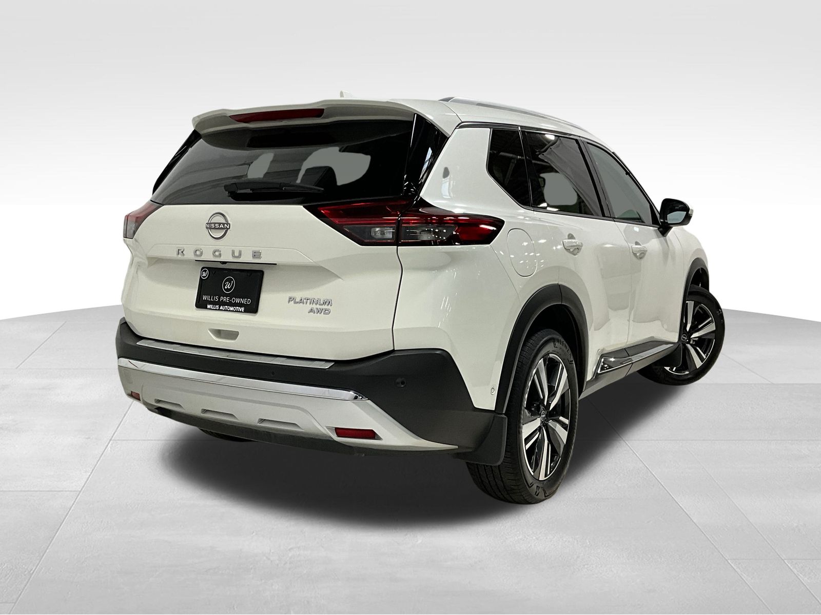 2023 Nissan Rogue Platinum photo 3