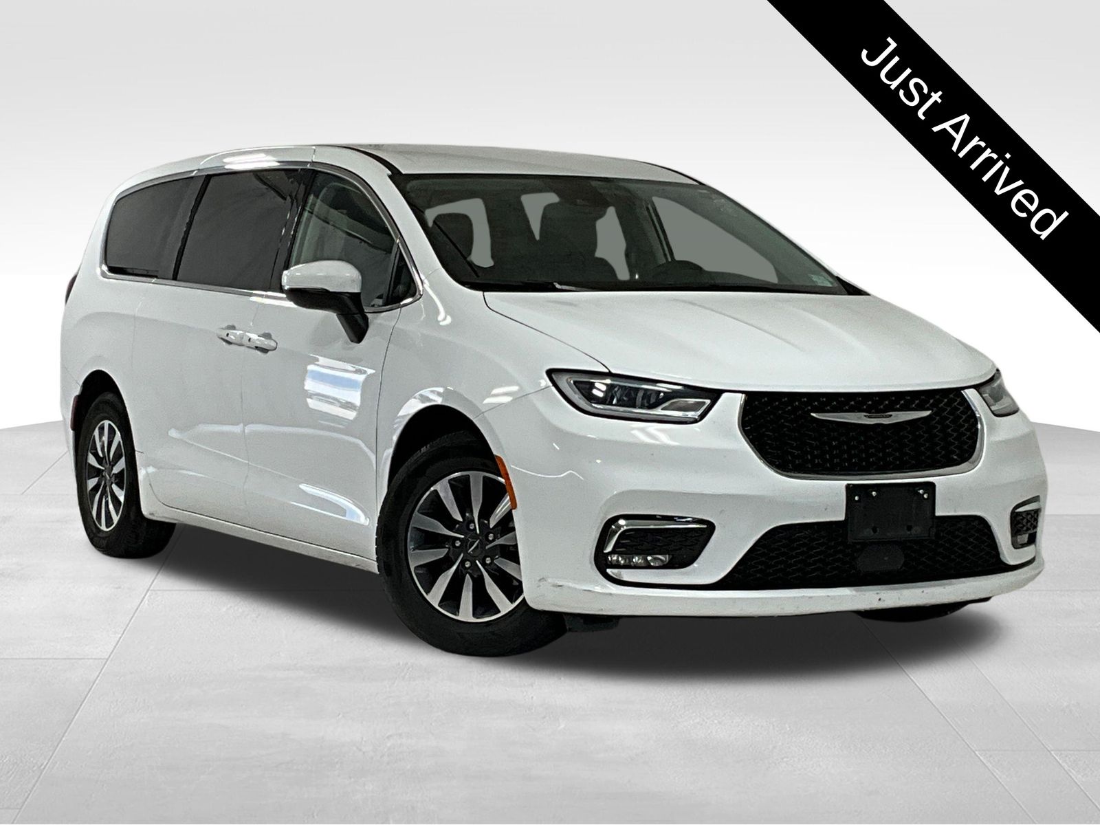 2023 Chrysler Pacifica Hybrid Touring L Hybrid's photo