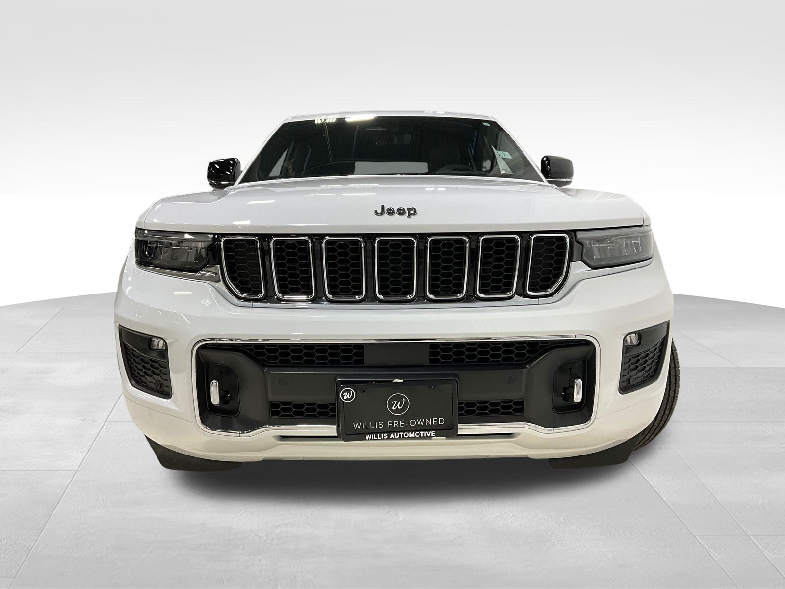 2023 Jeep Grand Cherokee Overland photo 2