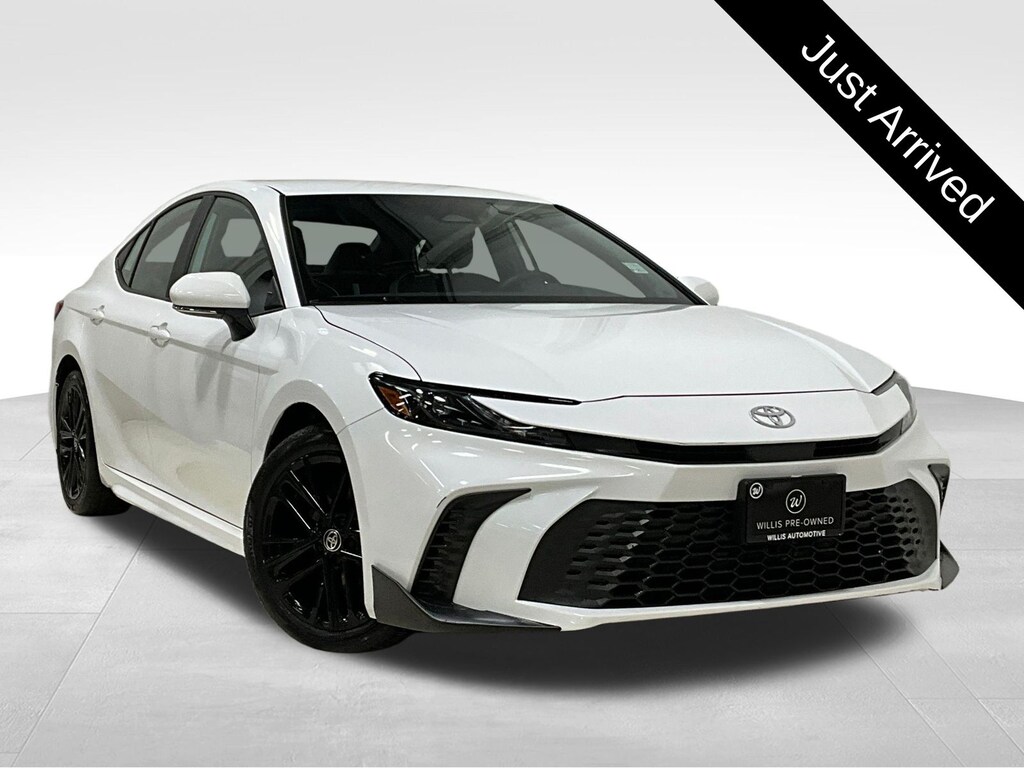Used 2025 Toyota Camry SE Sedan