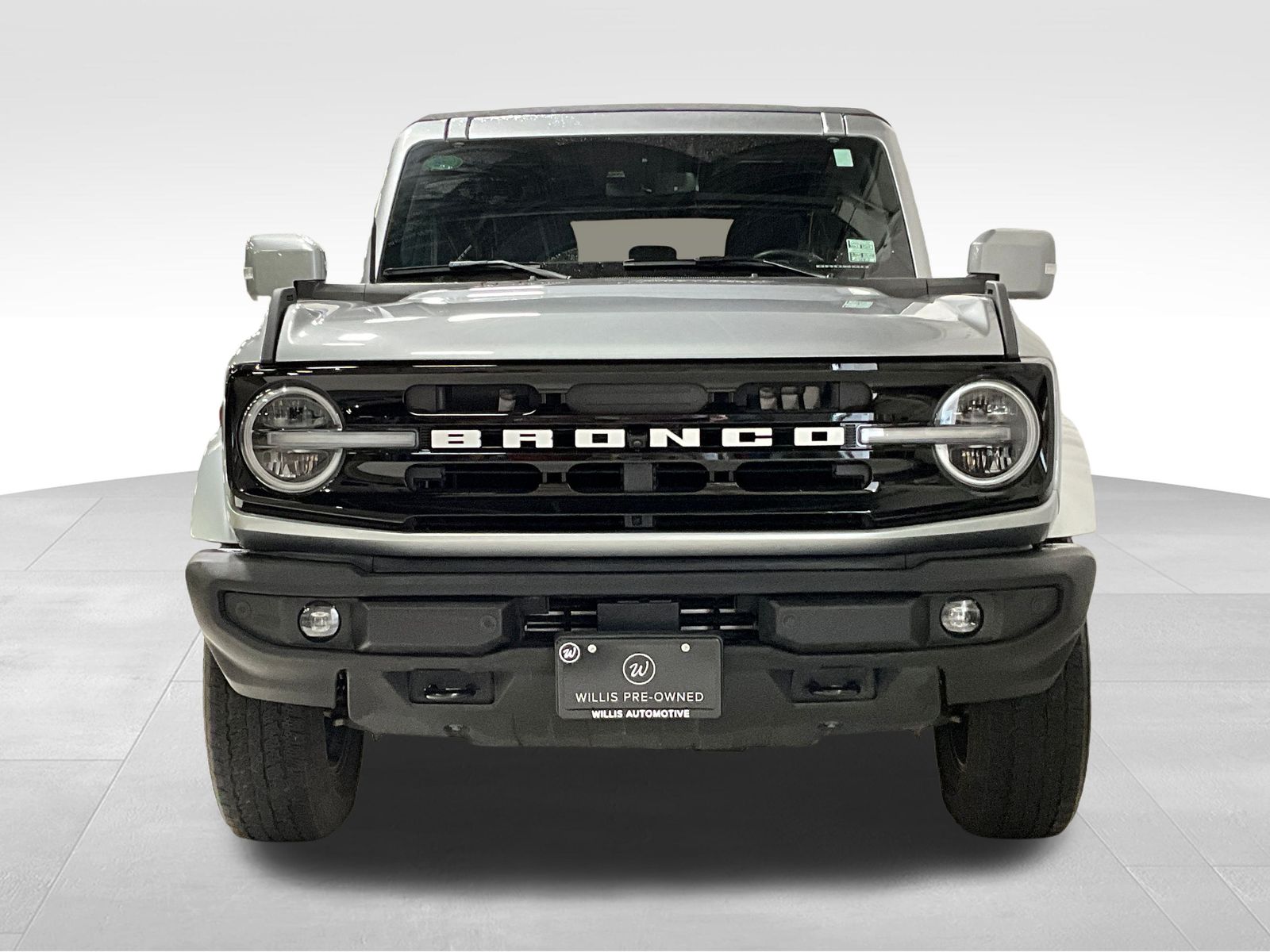 2023 Ford Bronco Outer Banks photo 2
