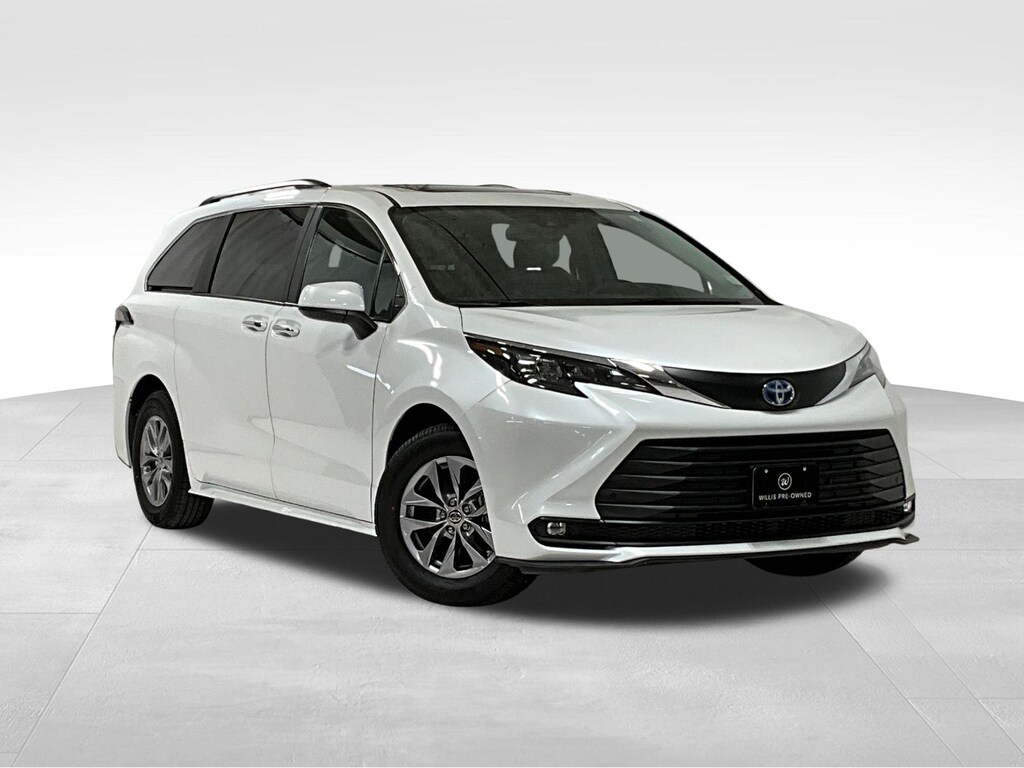 Used 2025 Toyota Sienna XLE Minivan/Van