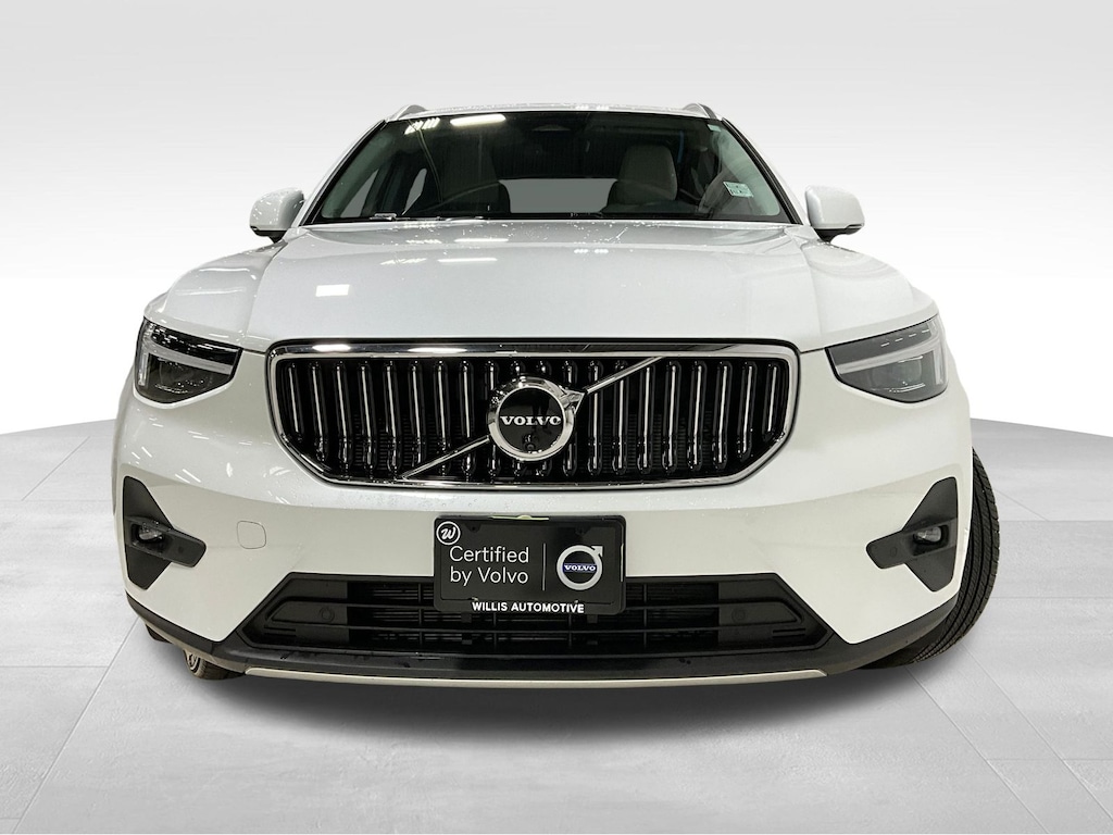 Certified 2025 Volvo XC40 B5 Plus Bright Theme SUV