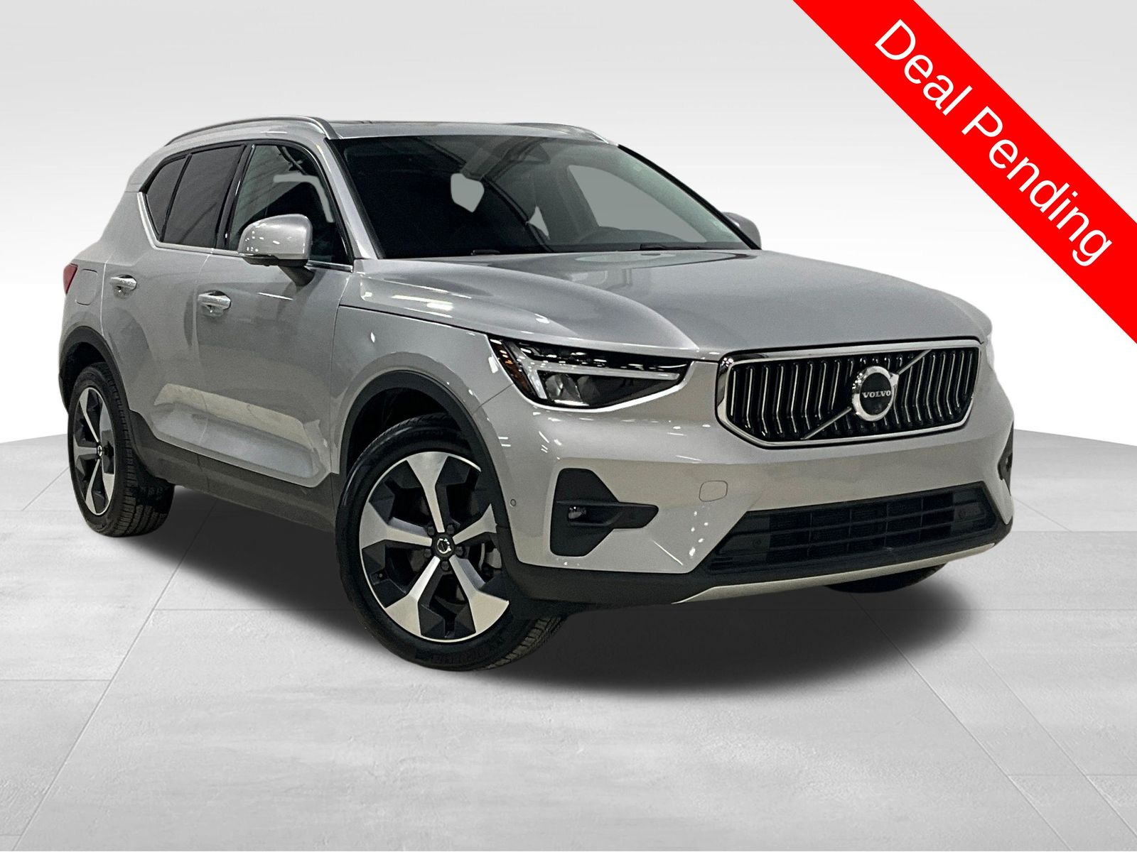 2025 Volvo XC40 B5 Plus Bright AWD's photo