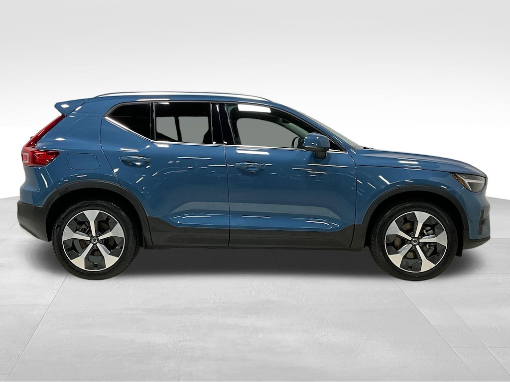 Certified 2025 Volvo XC40 B5 Plus Bright Theme SUV