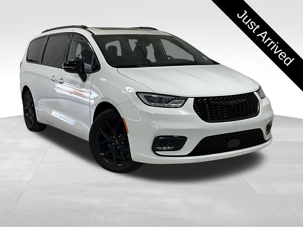 Used 2025 Chrysler Pacifica Limited Minivan/Van
