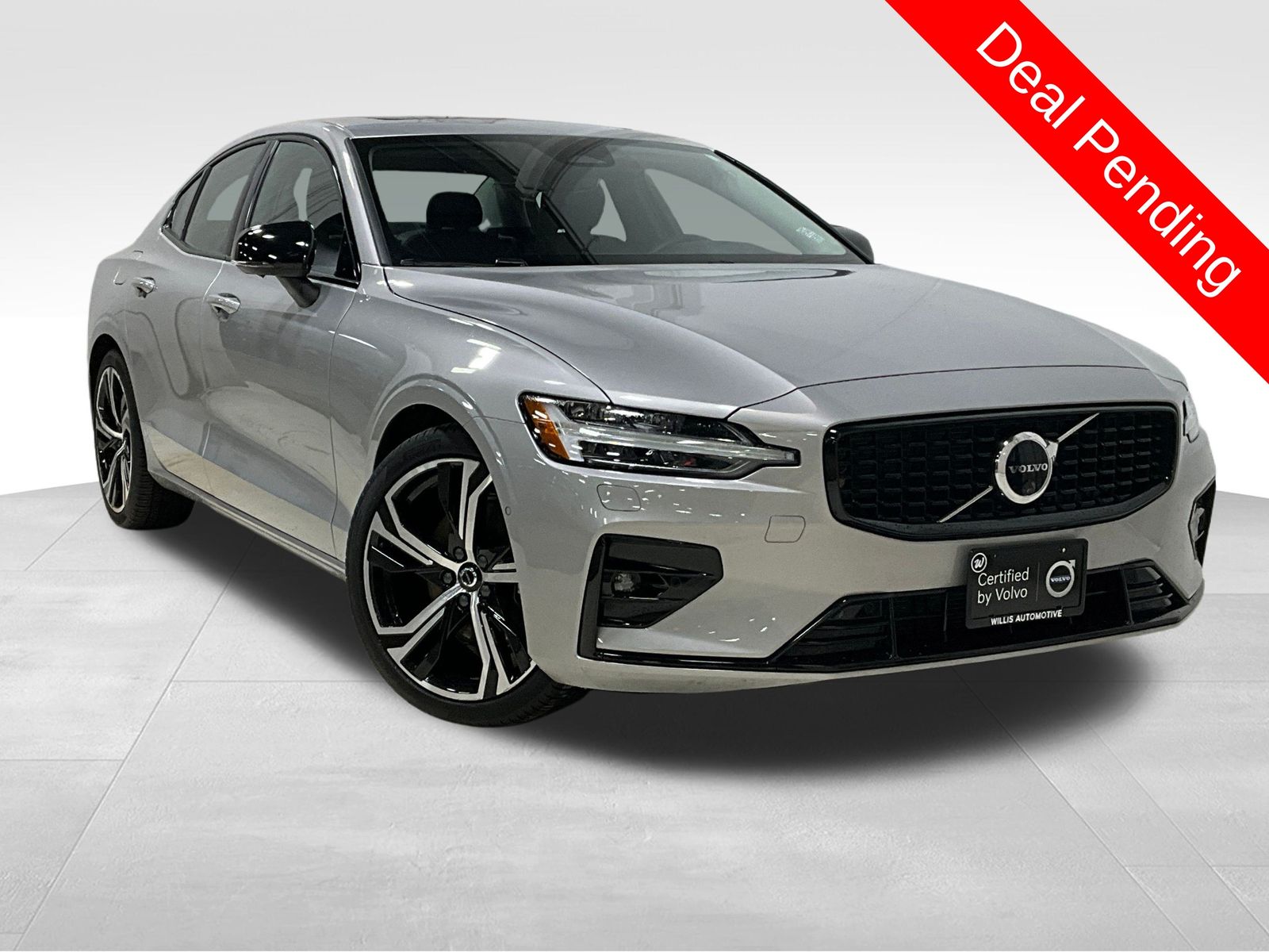 2024 Volvo S60 Plus's photo