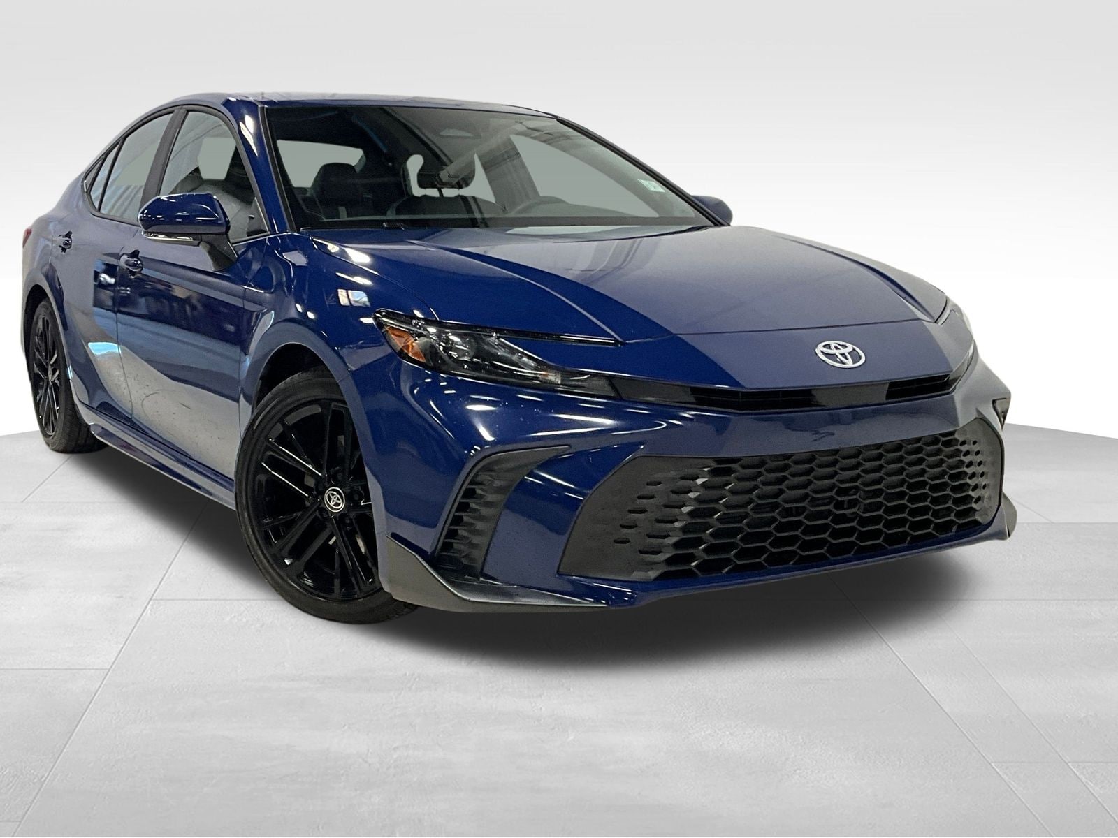 2025 Toyota Camry SE's photo