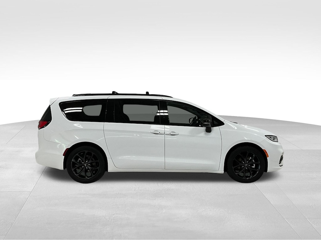 Certified 2025 Chrysler Pacifica Limited Minivan/Van