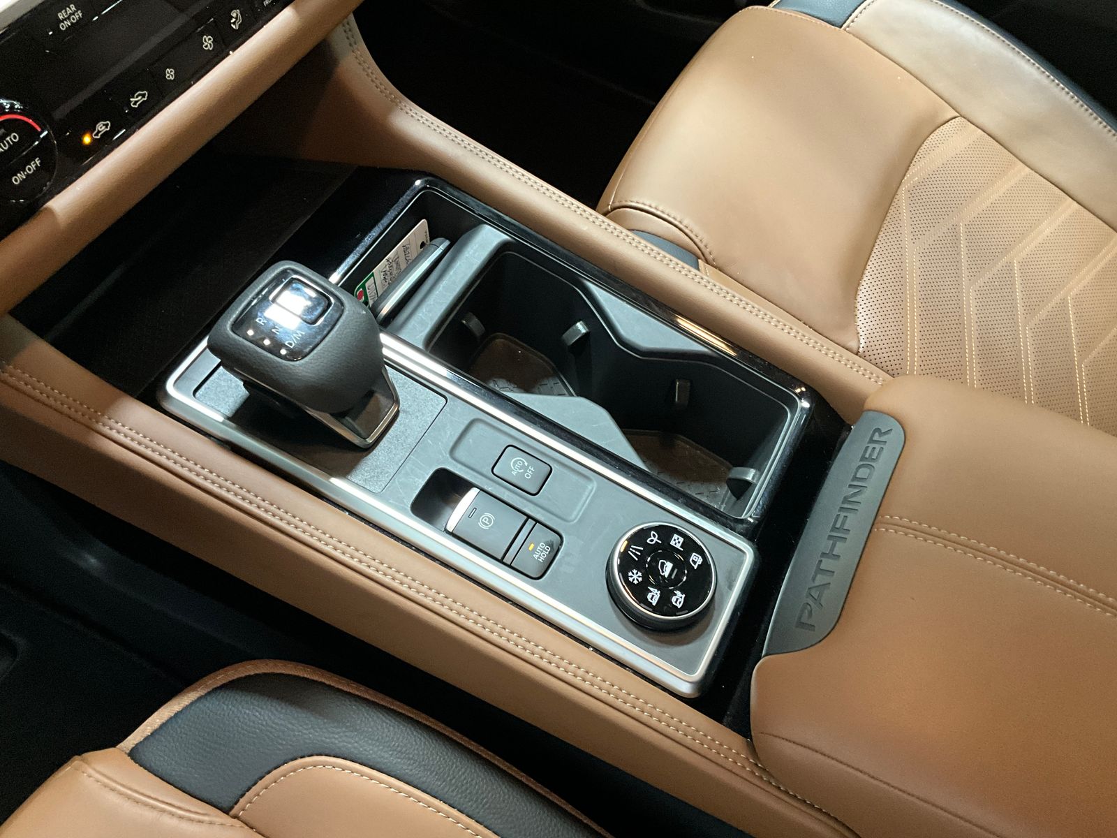 2025 Nissan Pathfinder Platinum - Photo 17
