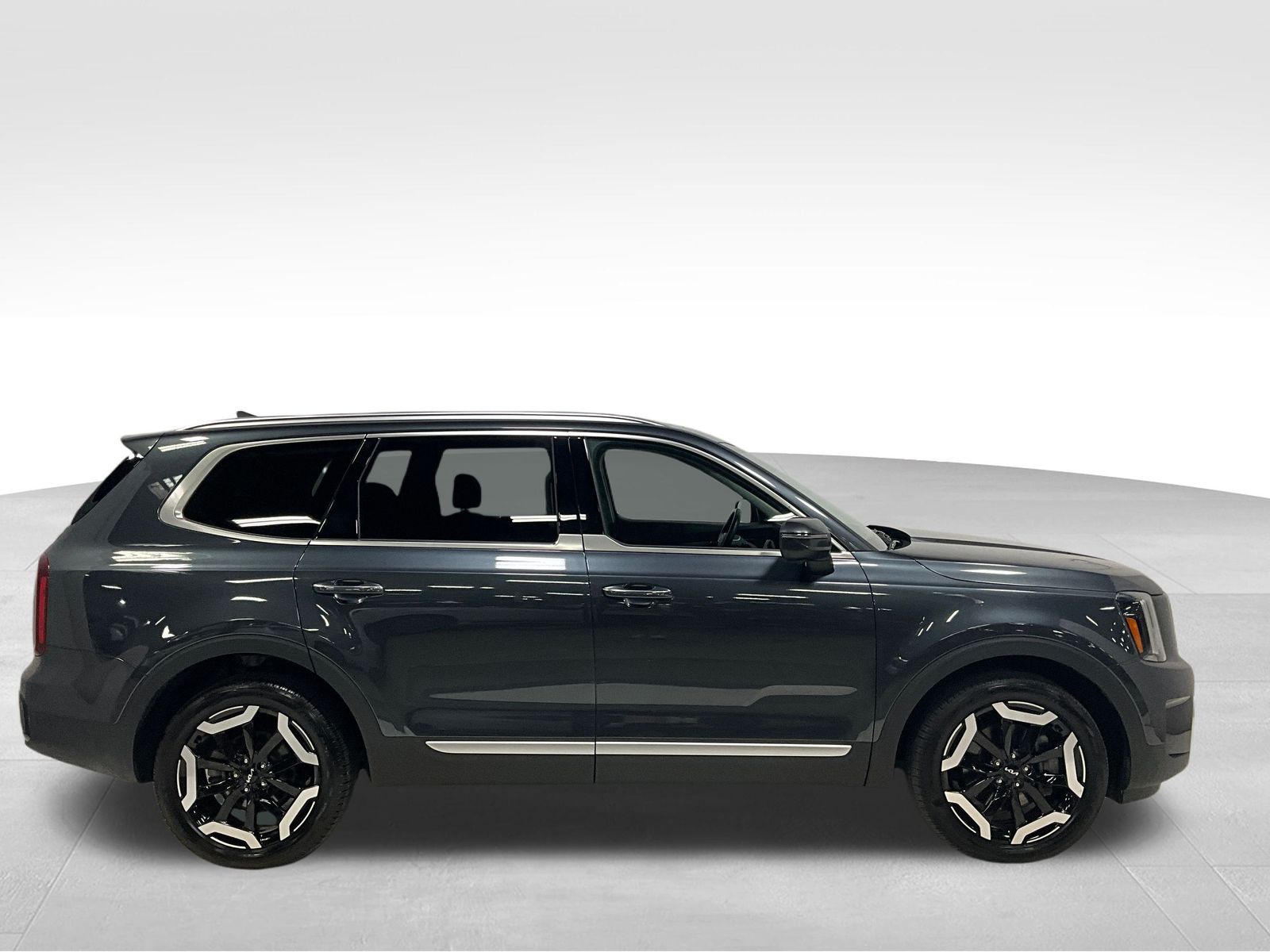 2024 Kia Telluride S photo 3
