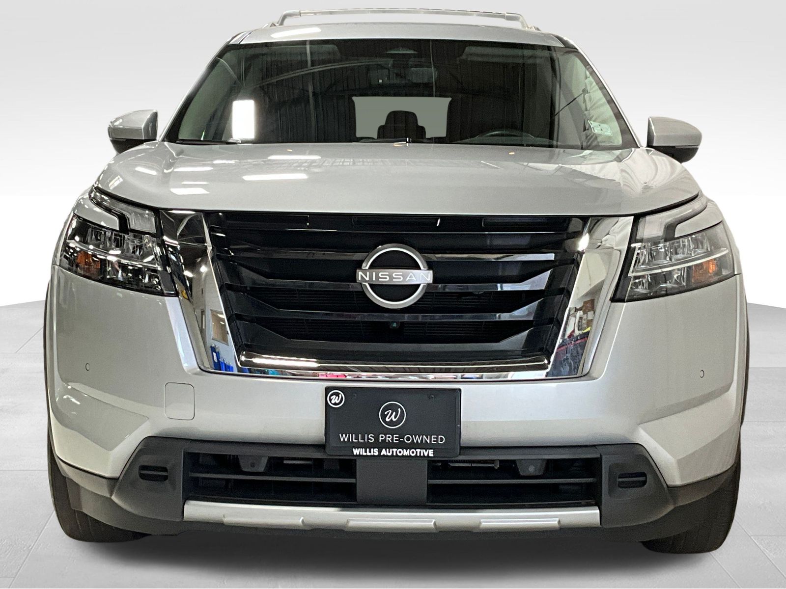 2023 Nissan Pathfinder SL photo 2