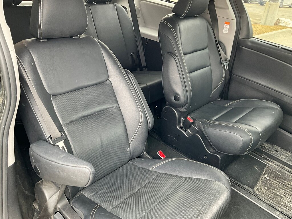 Used 2020 Toyota Sienna SE Minivan/Van
