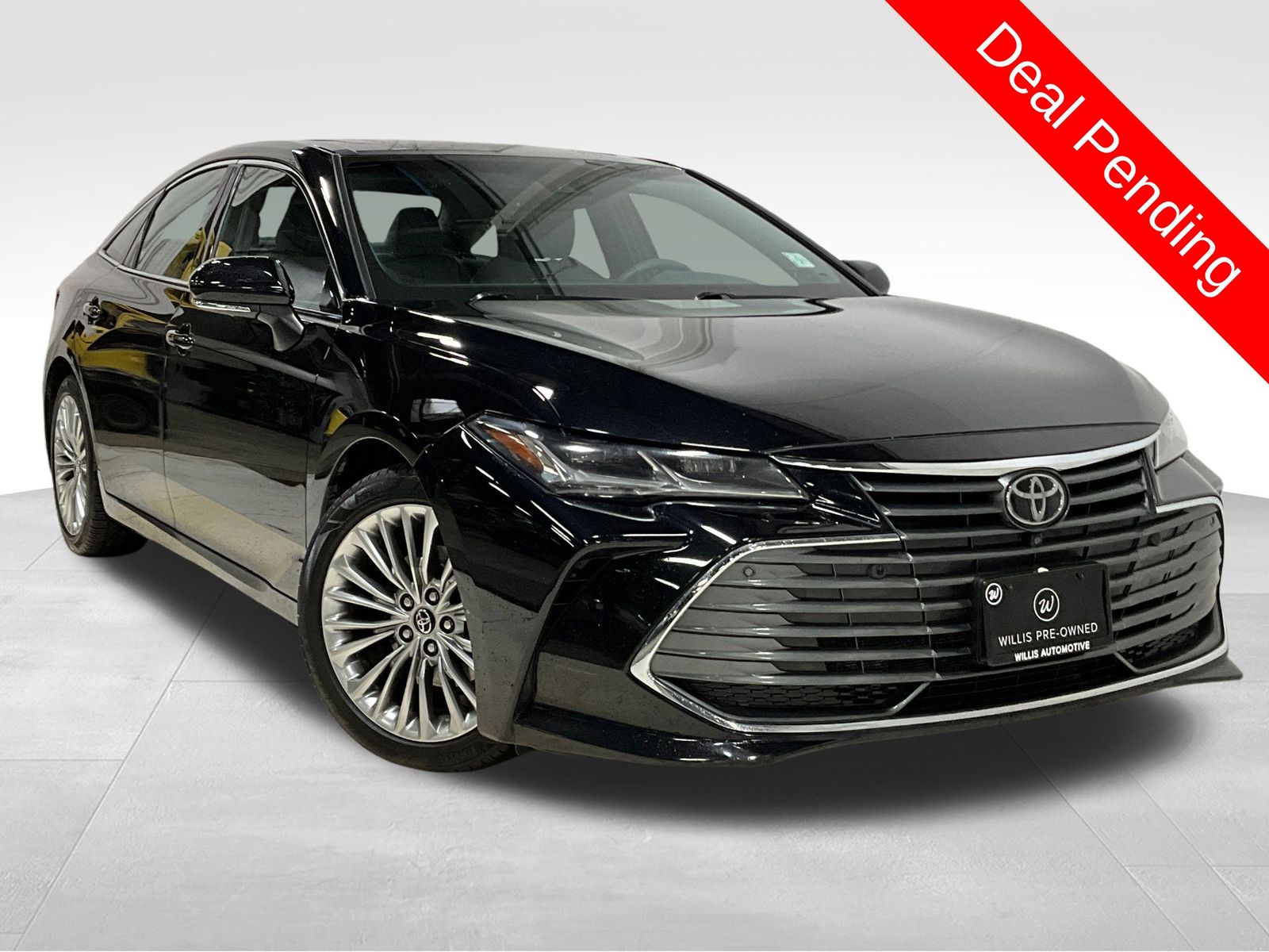 2019 Toyota Avalon Limited's photo