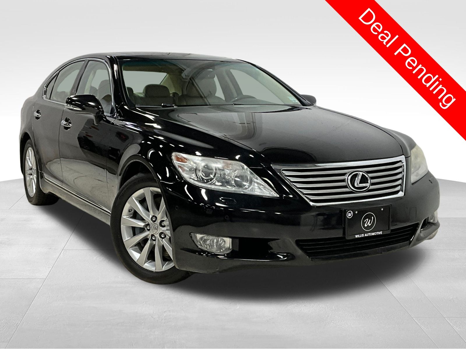 2010 Lexus LS Base's photo