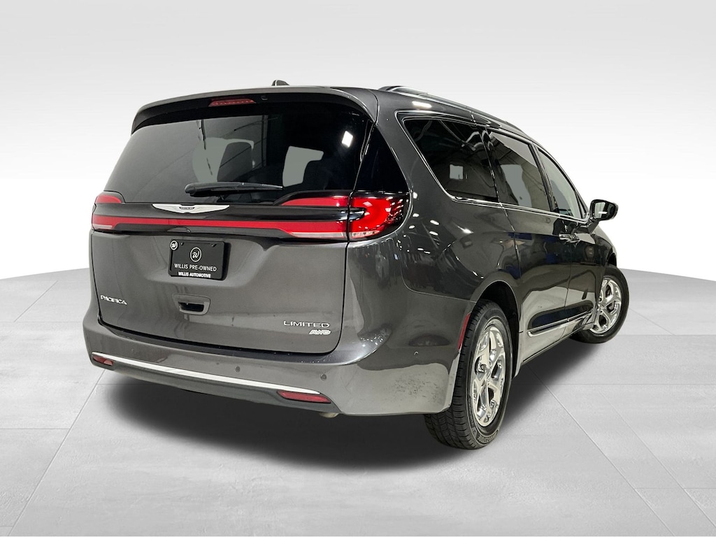 Used 2022 Chrysler Pacifica Limited Minivan/Van