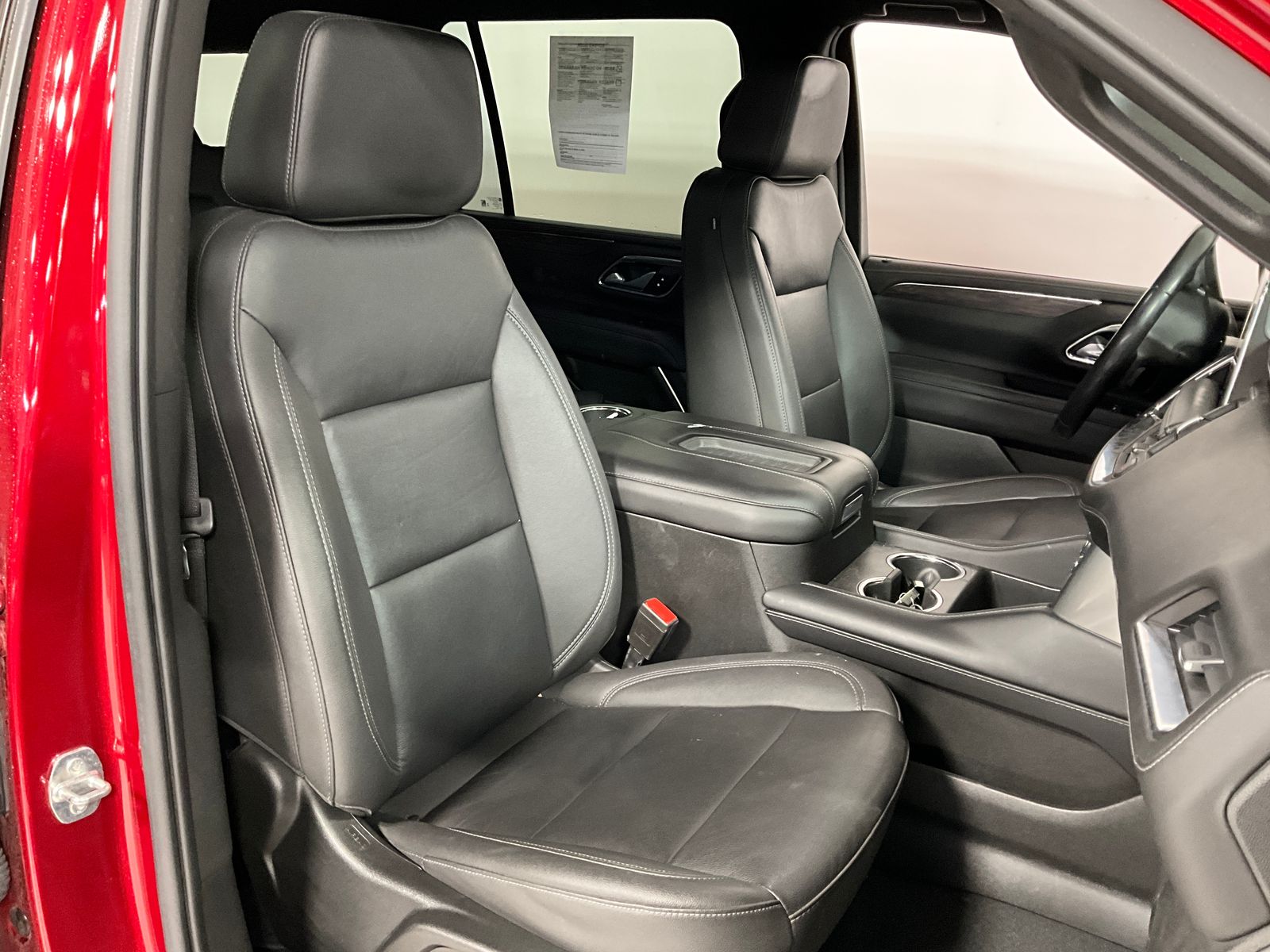 2022 Chevrolet Suburban LT photo 2