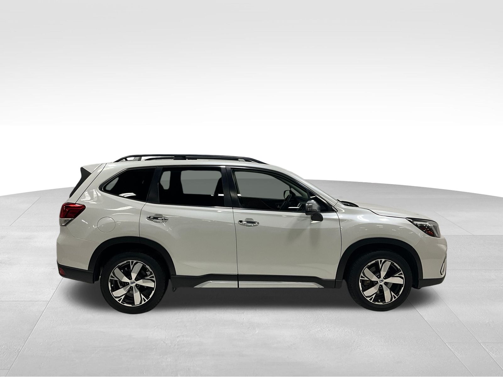 2019 Subaru Forester Touring photo 2